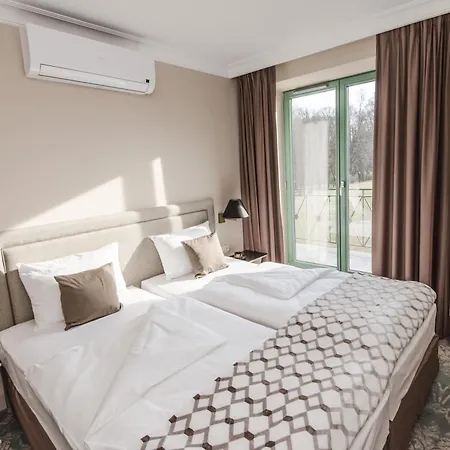 Hotel Parkowa Sypialnia *