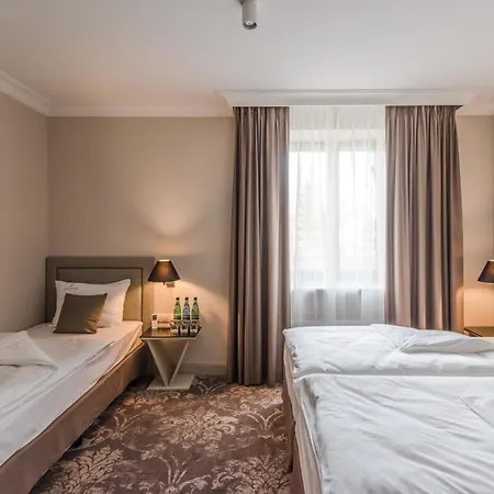 Hotel Parkowa Sypialnia *