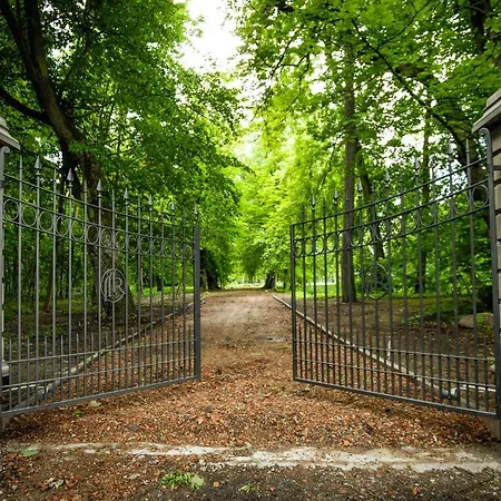 بيت ضيافة Parkowa Sypialnia Rozalin (Pruszkow)